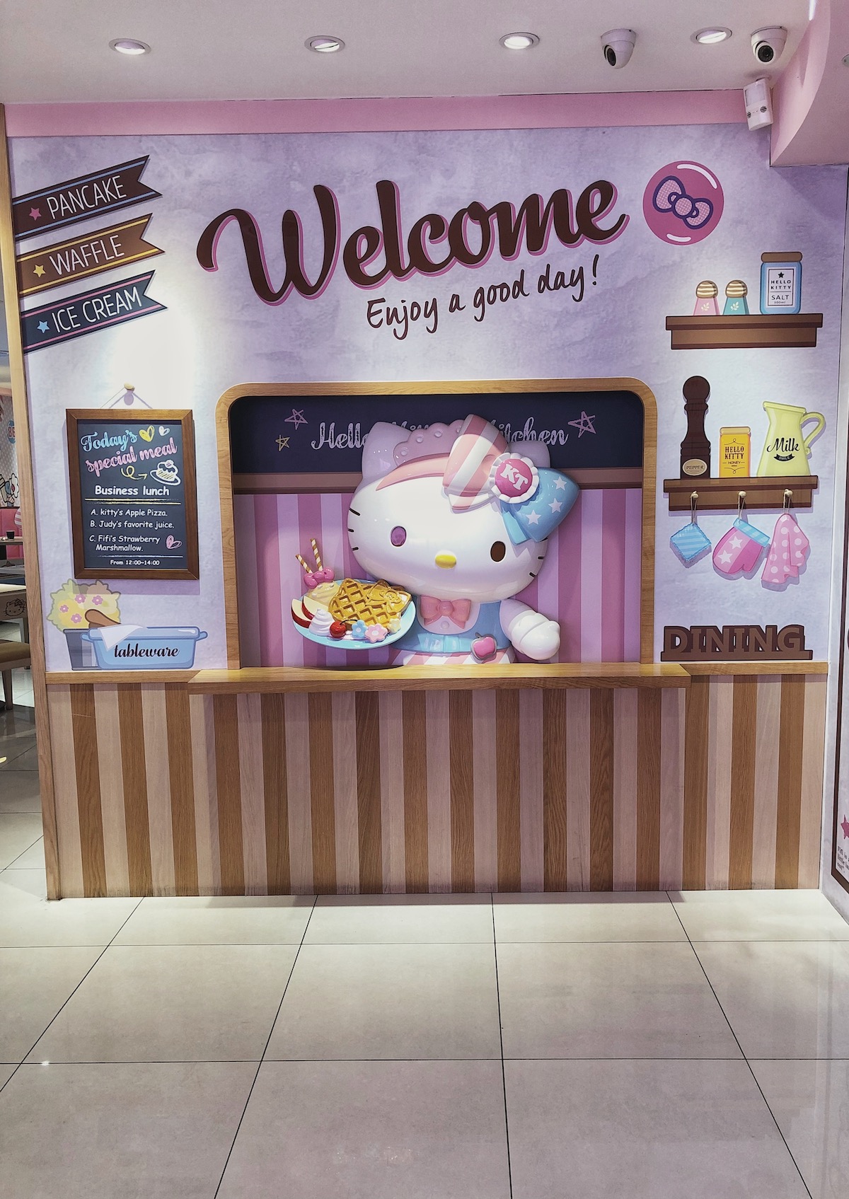 Hello Kitty Cafe @ Taipei, Zhongxiao Fuxing