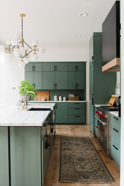 8 Helpful Tips For Choosing Kitchen Cabinet Paint Colors