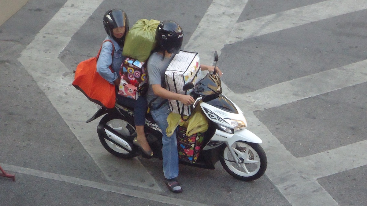 Driving A Motorbike in Vietnam: Tips & Detailed 2024 Guide