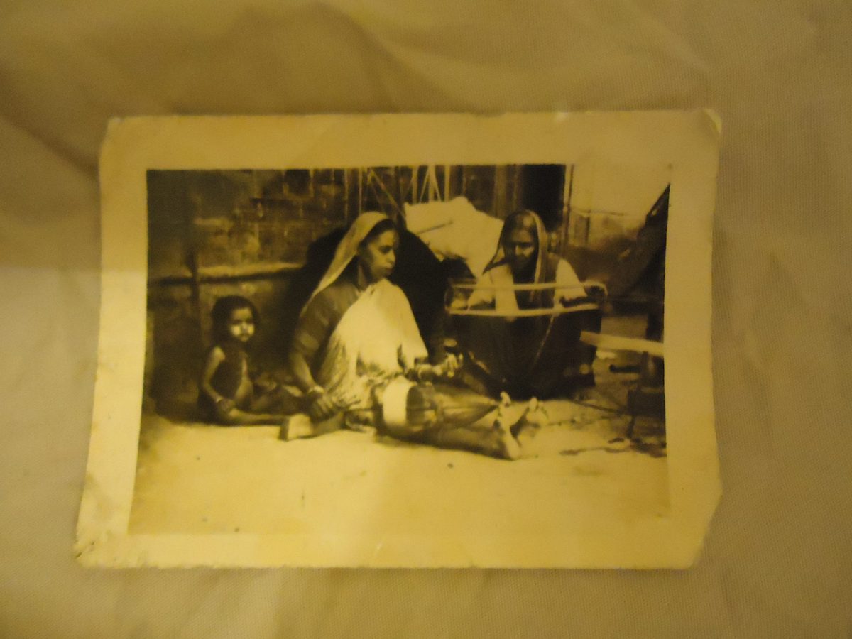 Two women and a small child sit on the floor in Delhi, India during World War Two