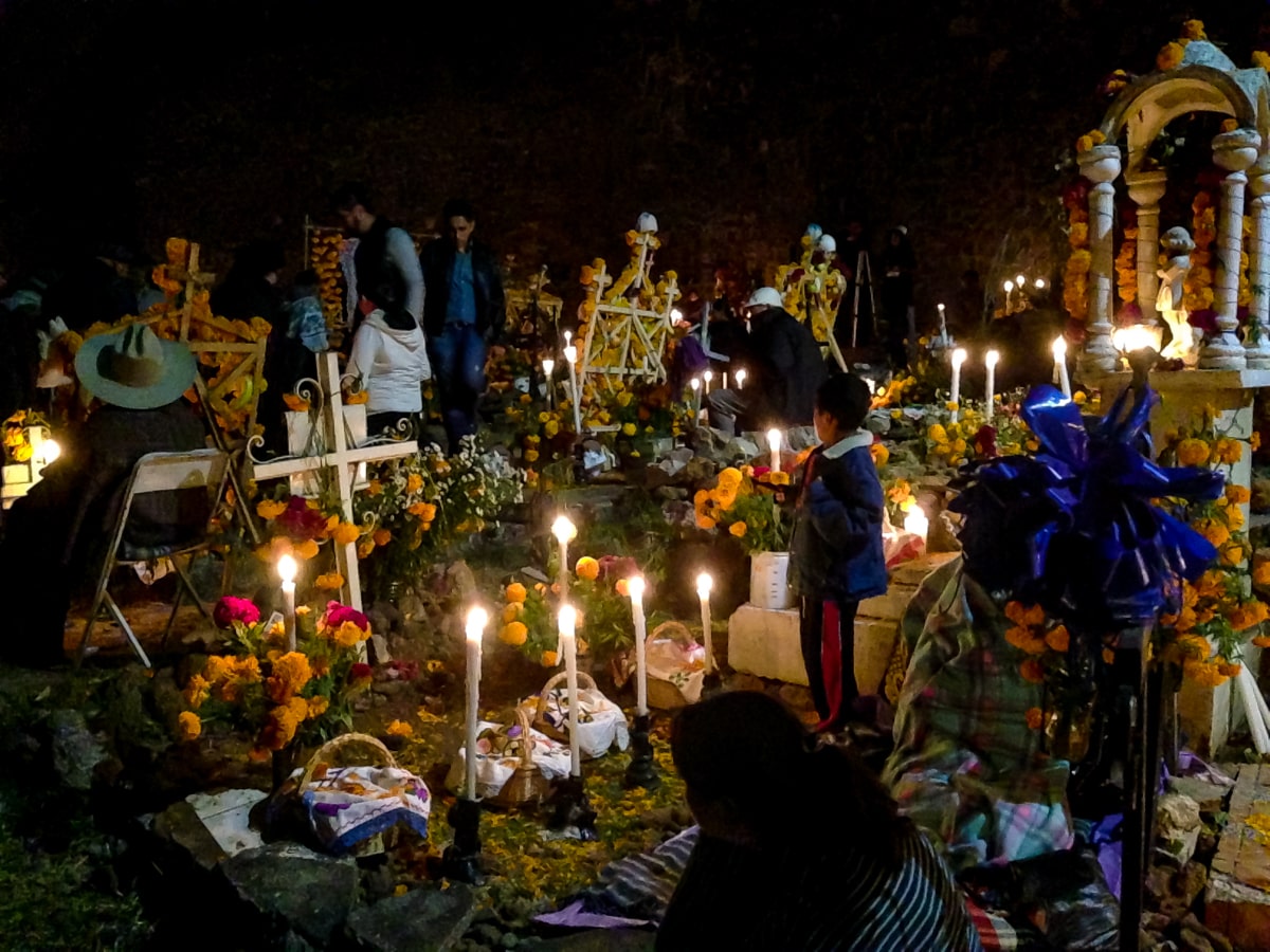 Crowded graveyard at Dia De Muertos 