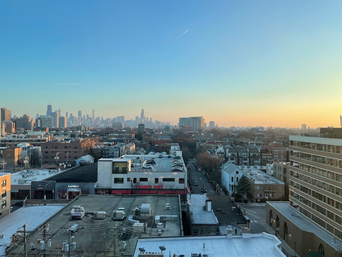 Lincoln Park is a perfect neighbourhood to stay safe in Chicago while visiting as a tourist.