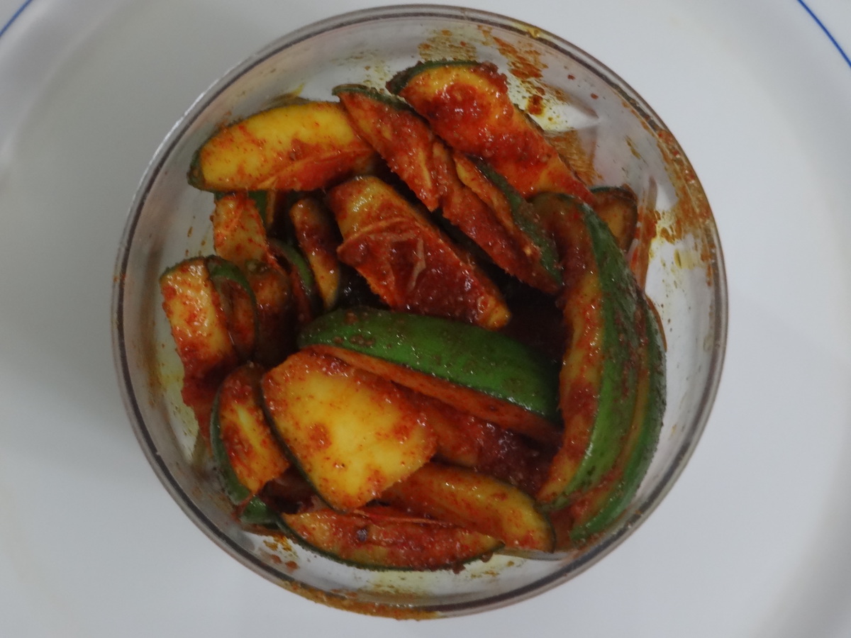 Mango with red chilli in a bowl