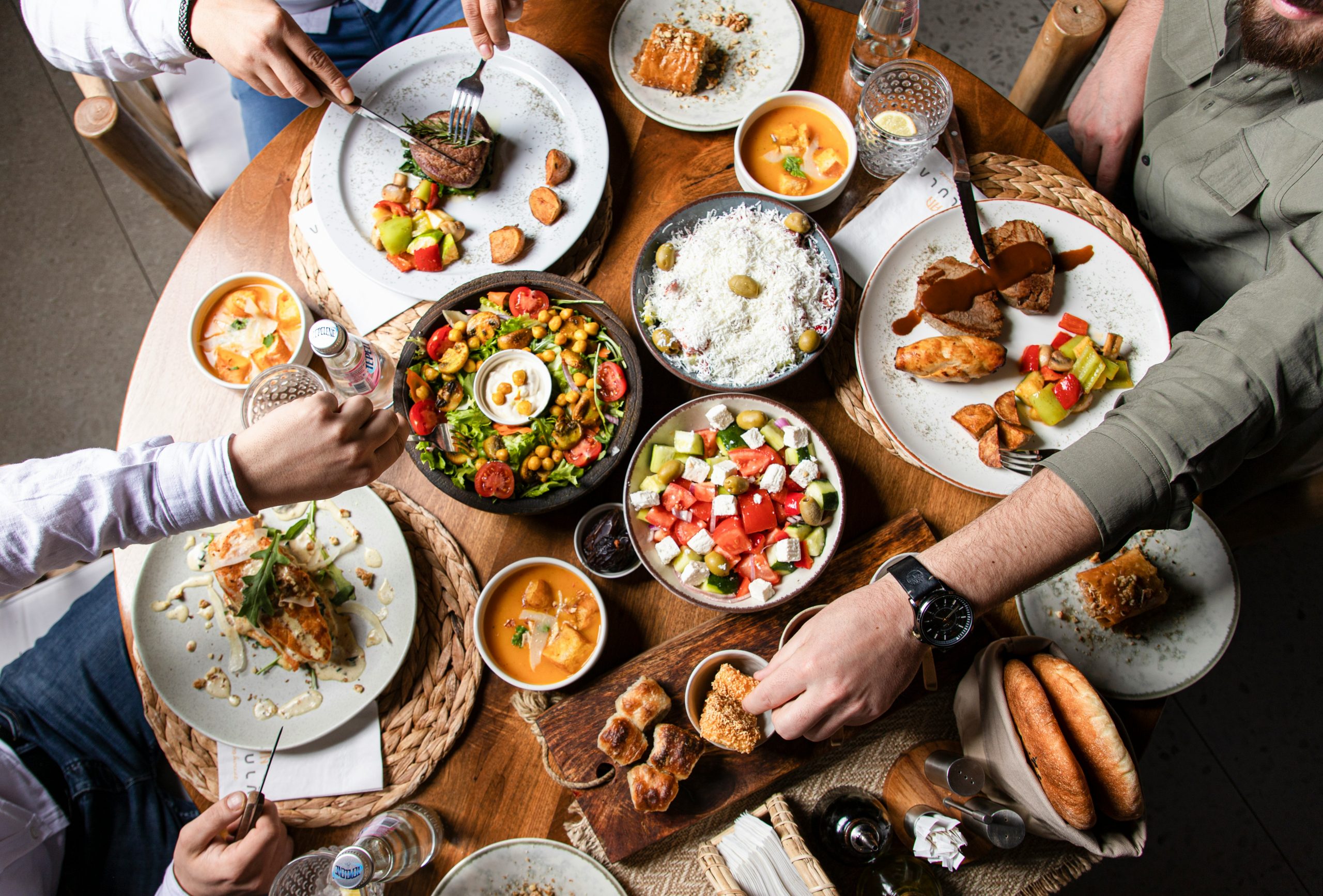 12 Simple Tips for Eating Like a Local When You Travel