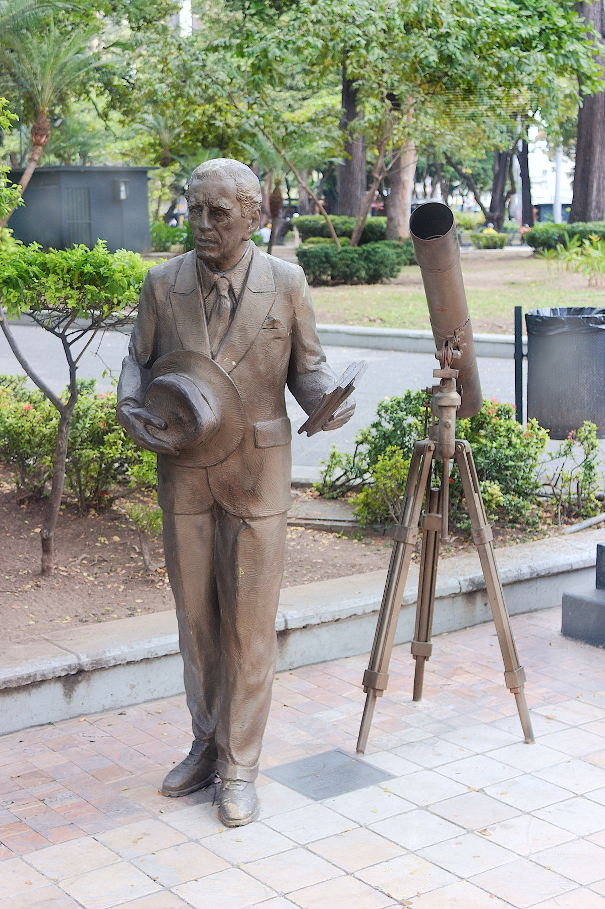 Statue of Ecuadorian astronomer Eloy Ortega

