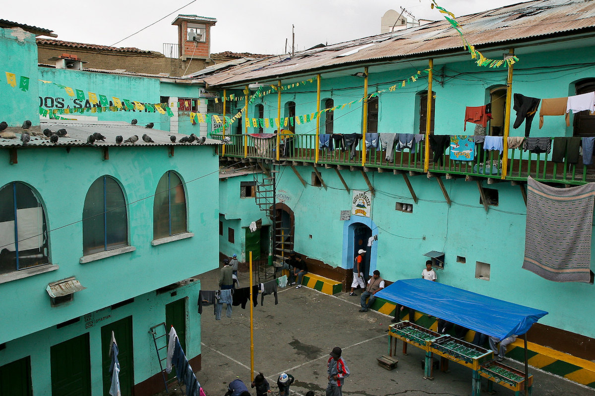 The insides of a prison in La Paz.