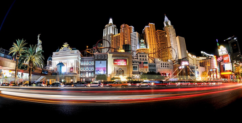 7 Safety Tips Every Solo Traveler in Vegas Should Know | solo travel vegas safety The Las Vegas Strip lit up at night